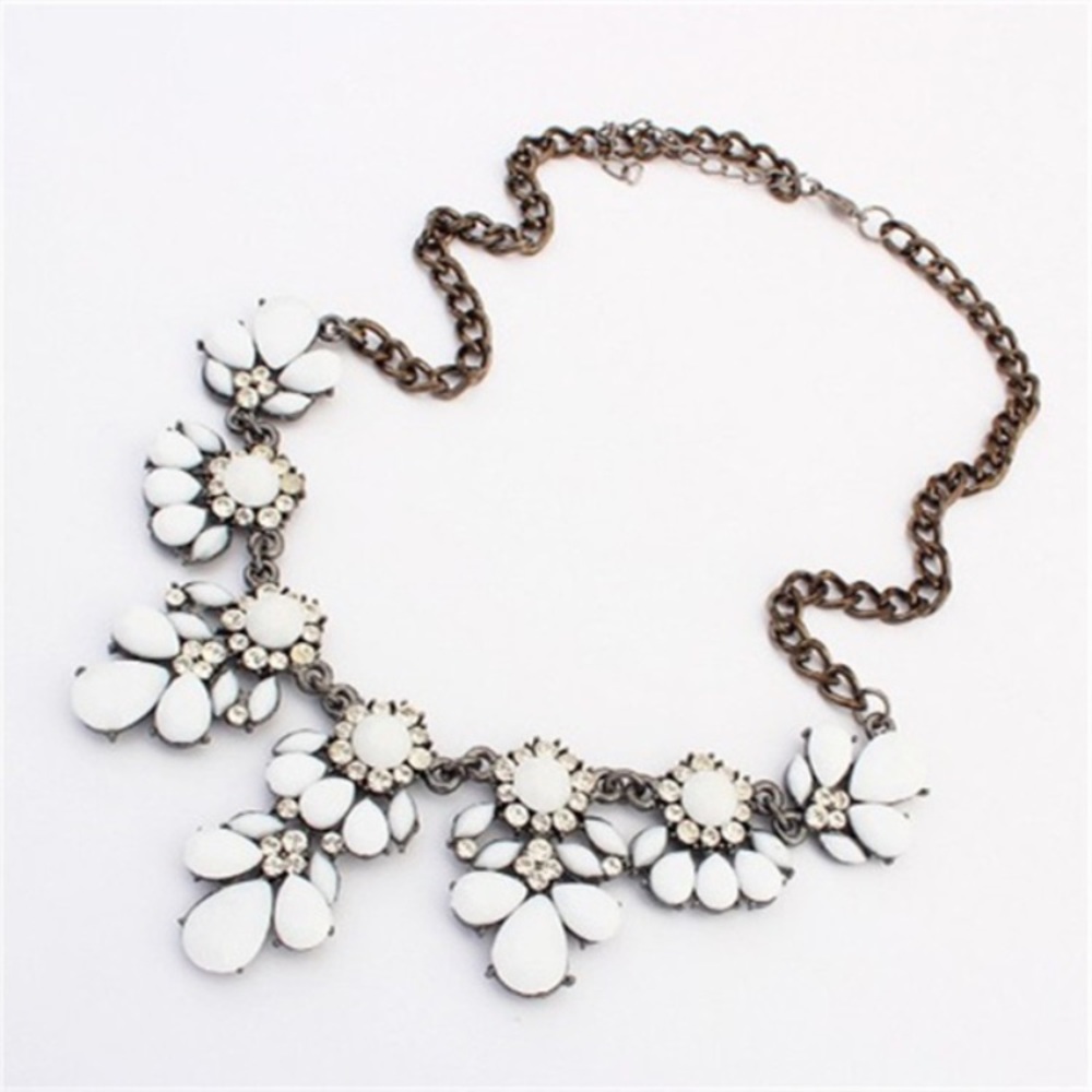 White statement necklace